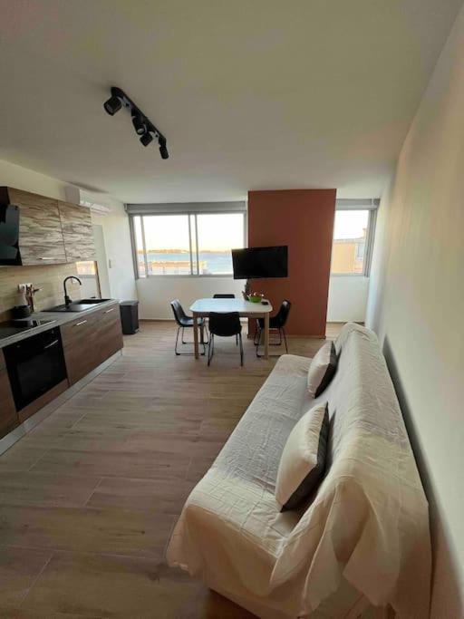 Joli Appart/vue Etang/clim /wifi Balaruc-les-Bains